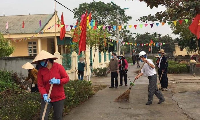 Ảnh: Dân Quảng Ninh dọn vệ sinh, xử lý môi trường để chống dịch nCoV
